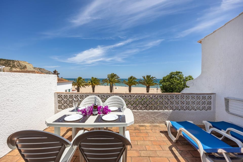 View (from property/room), Balcony/Terrace, Seating area, Sea view, sunbed