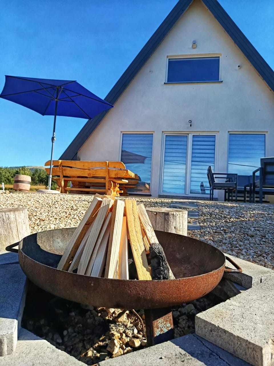Property building, Day, BBQ facilities