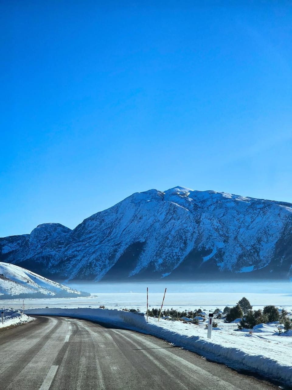 Nearby landmark, Day, Neighbourhood, Natural landscape, Winter, Mountain view