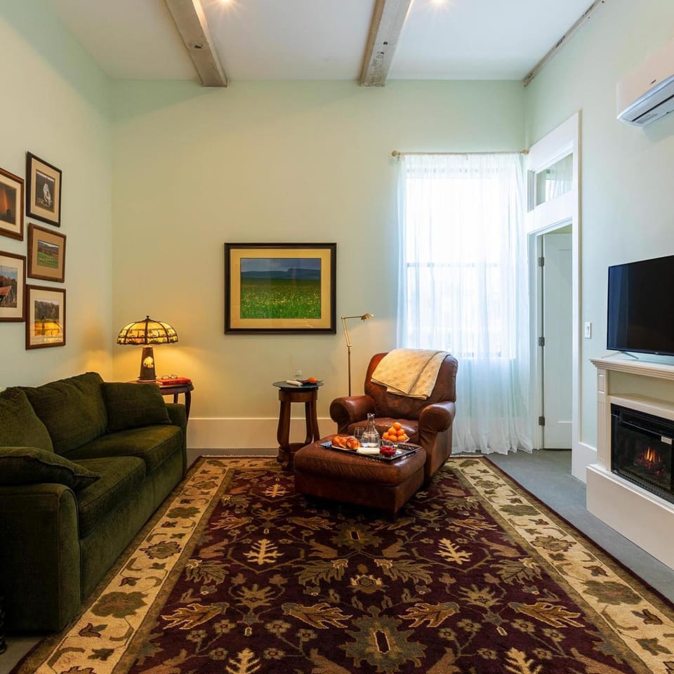The Inn 81 North-Suite 1 Apartment in Ellenville
