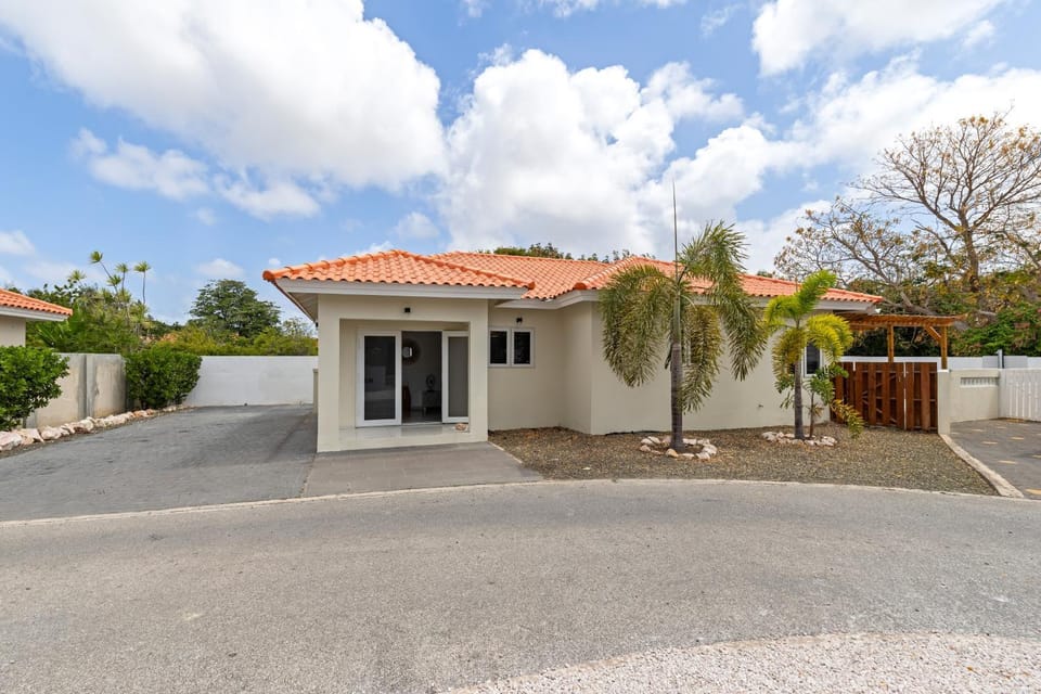 Holiday Home Toscane Estate, Bottelier, Private Pool House in Willemstad