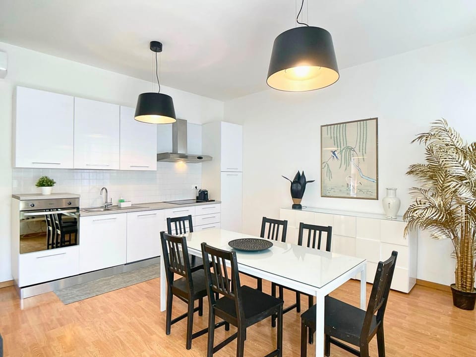 Kitchen or kitchenette, Living room, Seating area, Dining area, pet friendly, stove