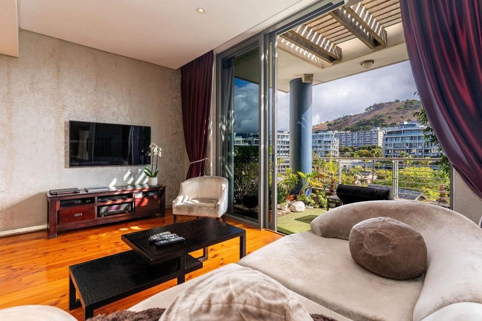 Day, Natural landscape, TV and multimedia, View (from property/room), Balcony/Terrace, Living room
