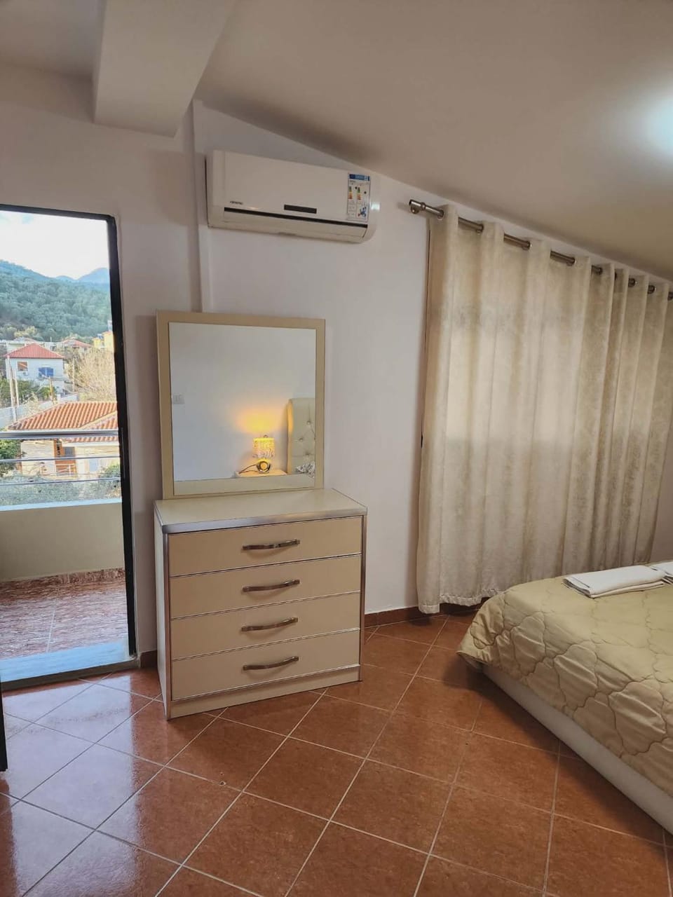 Bedroom, air conditioner