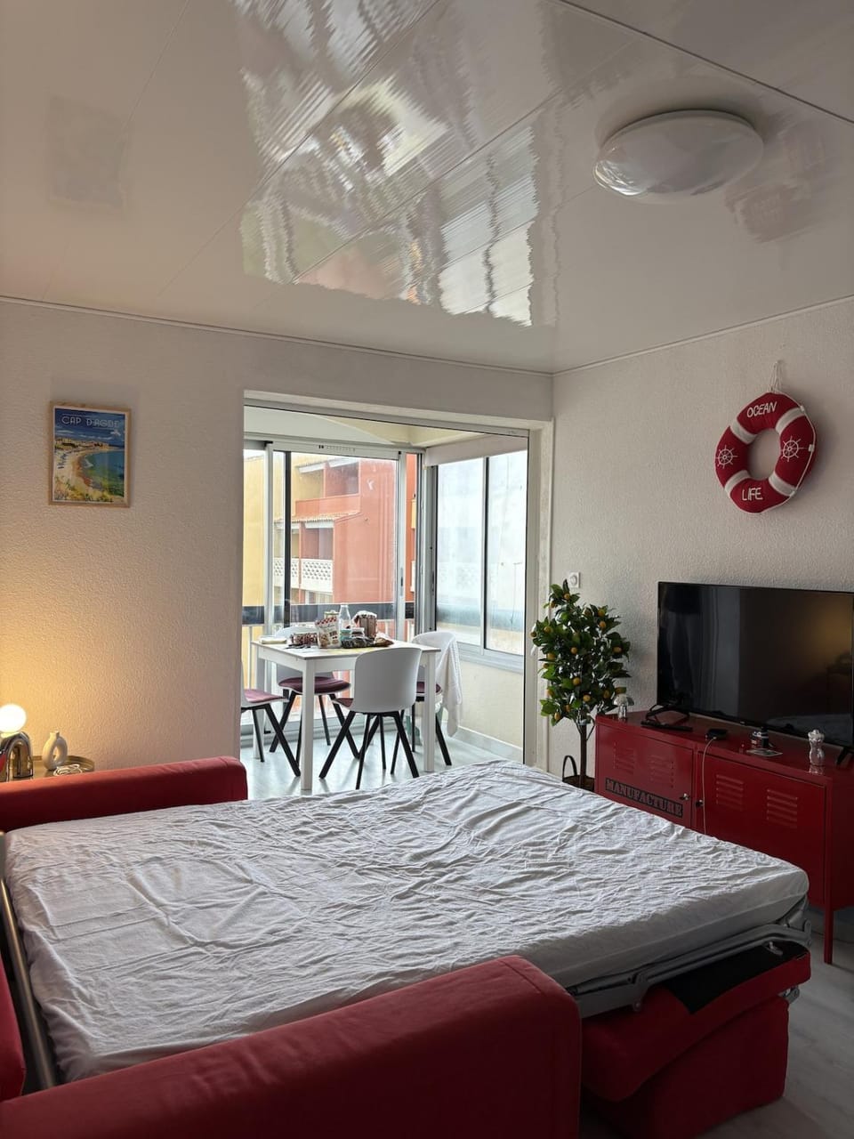 Bed, Living room, Seating area