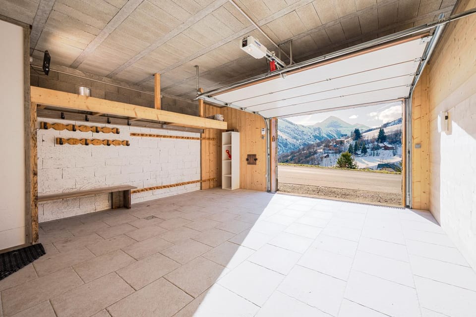 Parking, locker