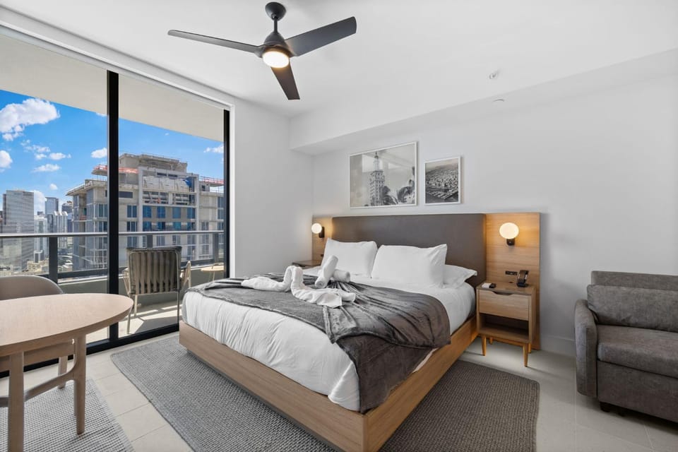 Bed, Seating area
