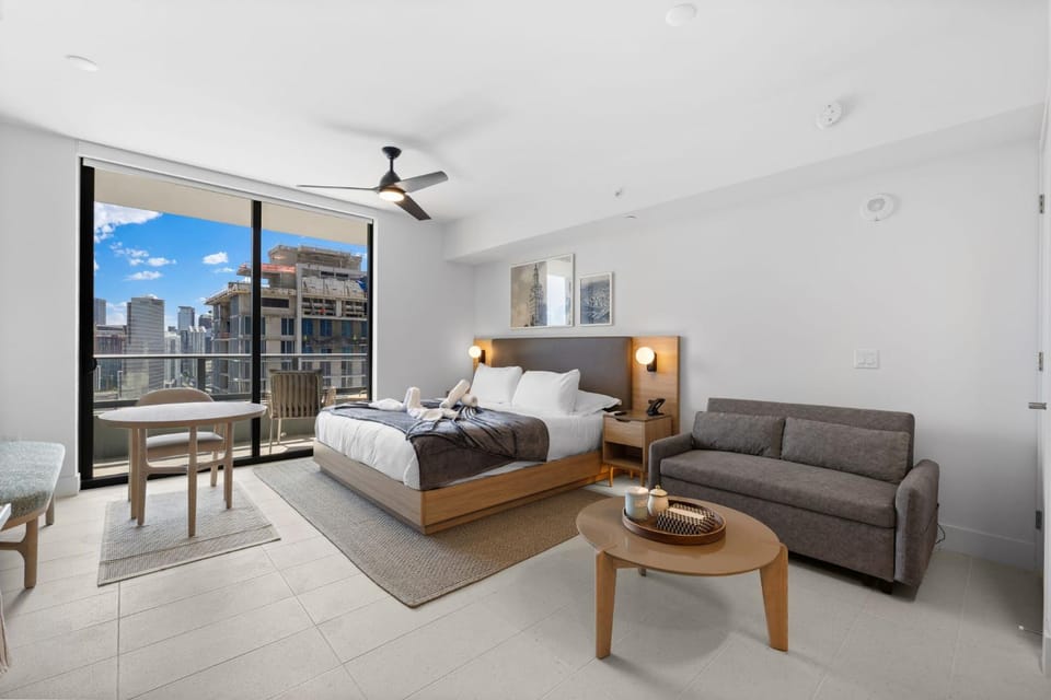 Bed, Seating area