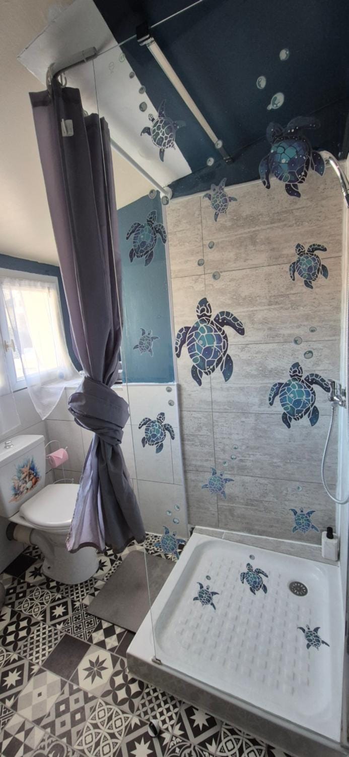 Shower, Bathroom, towels