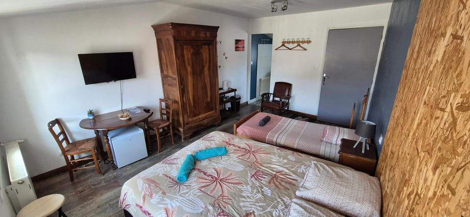 Bed, TV and multimedia, Bedroom, towels, wardrobe