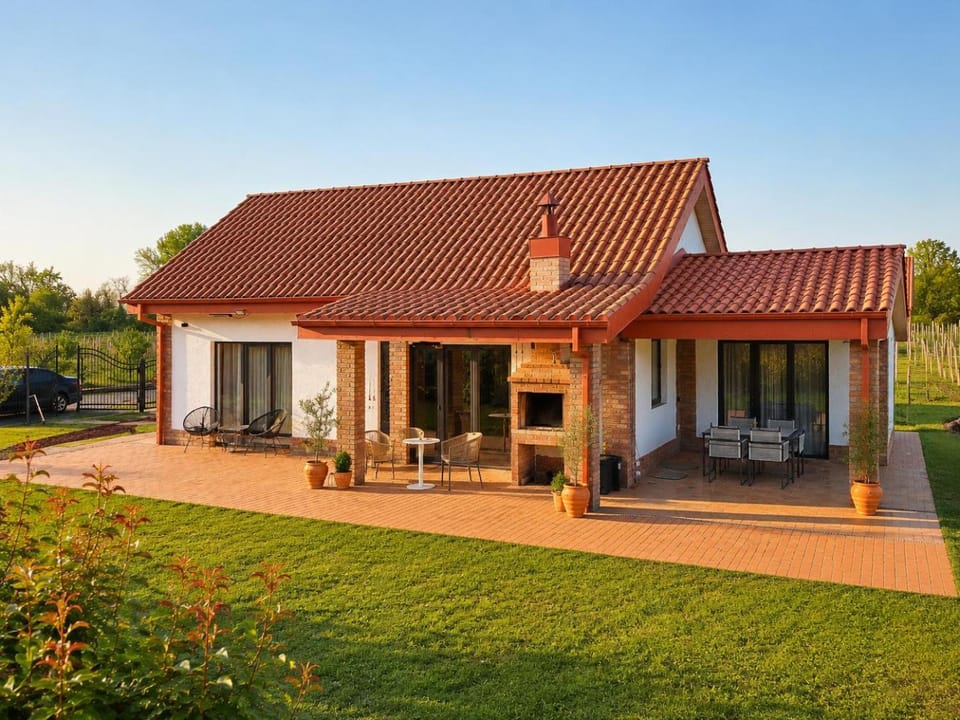 Property building, Patio, Spring, Day, Garden, Garden view