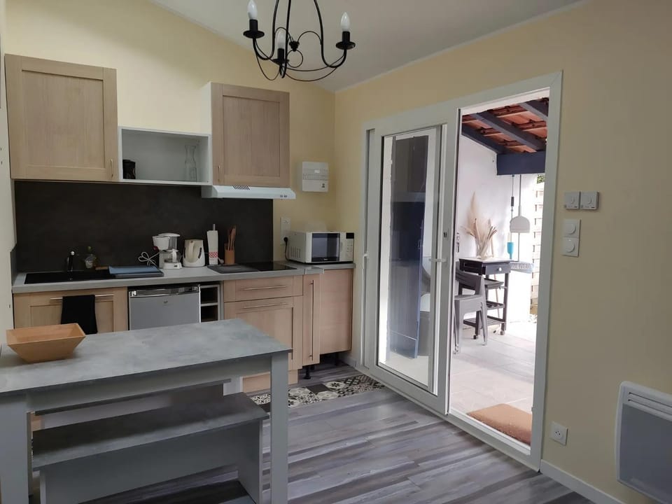 Property building, Kitchen or kitchenette, Living room