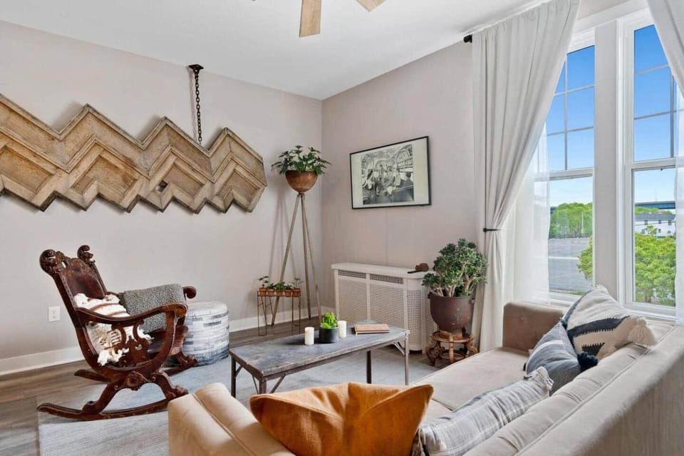 The Bentley, Luxury Boutique Stay in Downtown Milwaukee Apartment in Milwaukee