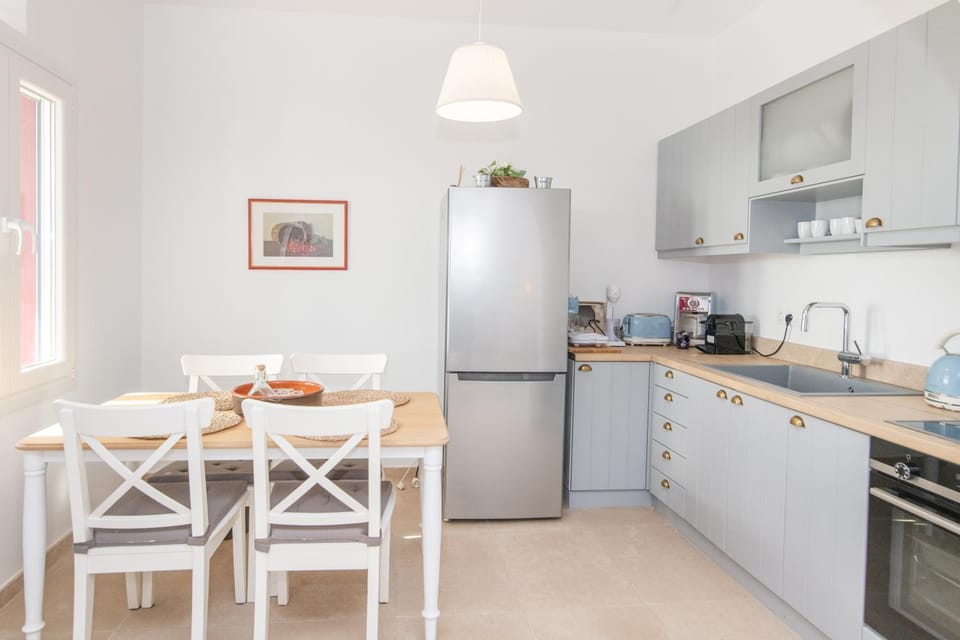 Coffee/tea facilities, Kitchen or kitchenette, oven