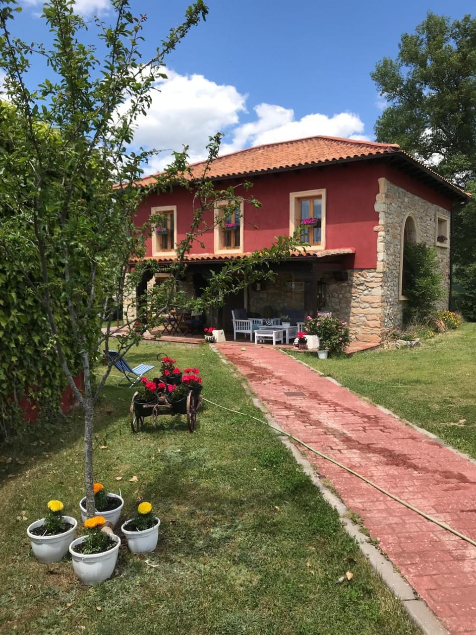 Property building, Garden, Balcony/Terrace