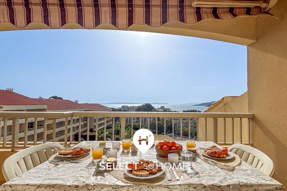 Property building, Day, Natural landscape, View (from property/room), Balcony/Terrace, Dining area, Mountain view, Sea view