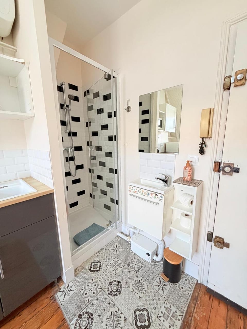 Bathroom, towels