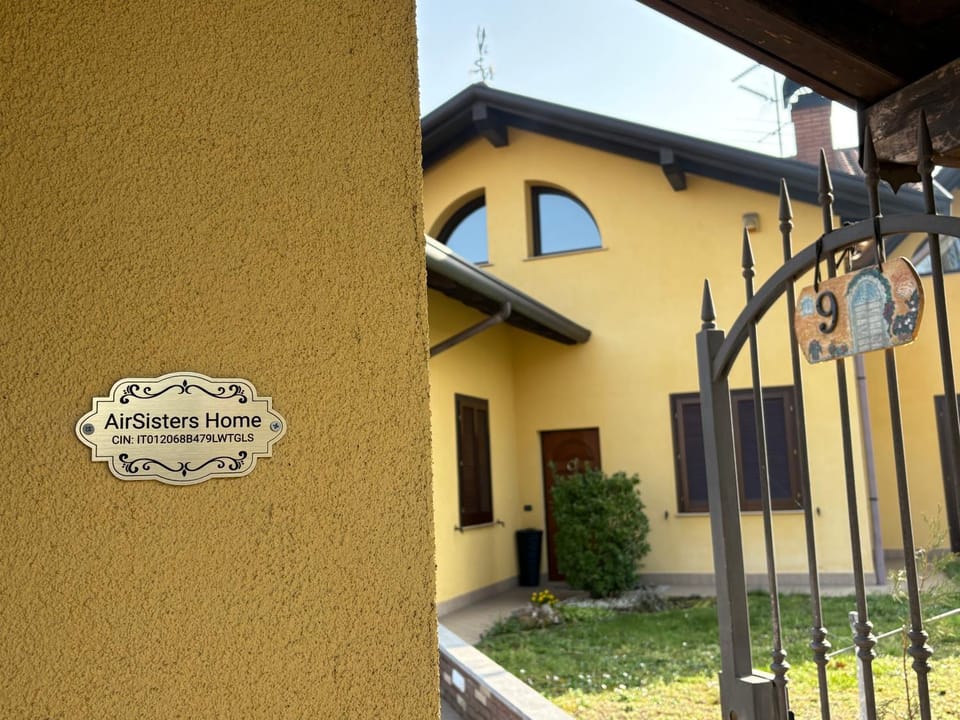 Property building, Facade/entrance, Property logo or sign