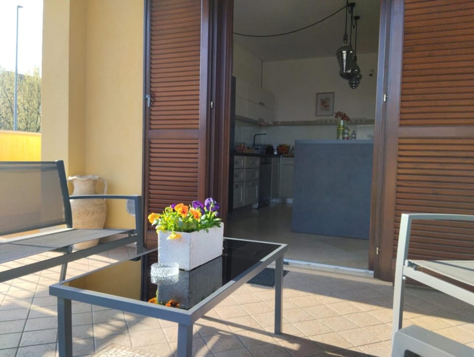 Balcony/Terrace, Internal: Not applicable to any particular room