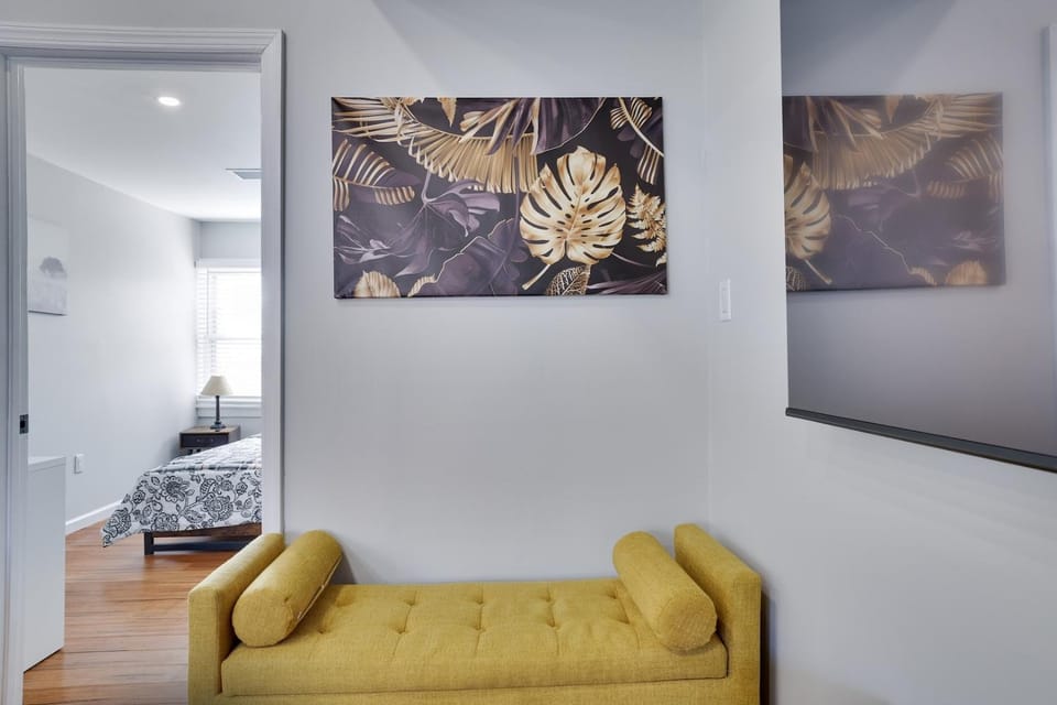 2BR Apt Near EWR & NYC • Workspace + Parking Apartment in Hillside
