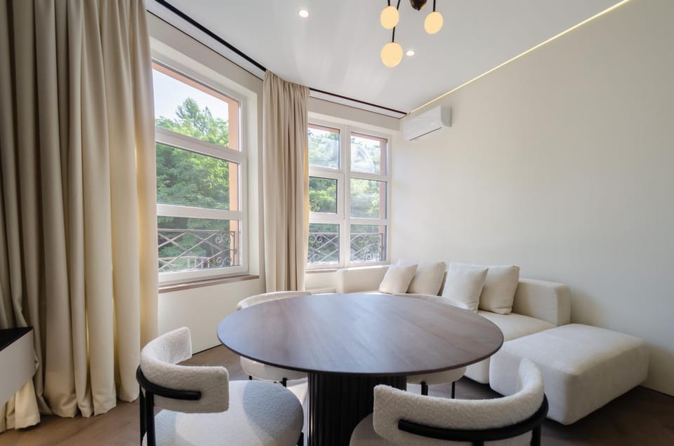 Living room, Seating area, Dining area, air conditioner