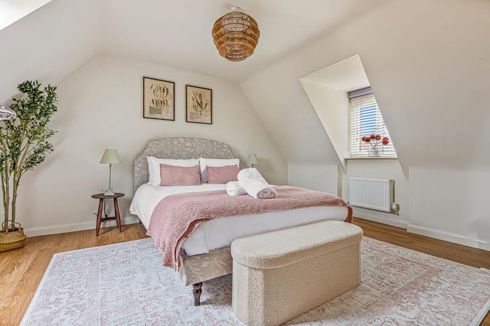The Seven Residence - Hot tub, 5 min to Bicester Village, Pet friendly House in Cherwell District