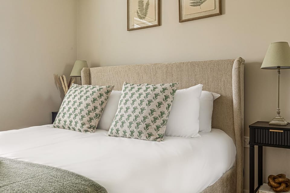 The Seven Residence - Hot tub, 5 min to Bicester Village, Pet friendly House in Cherwell District