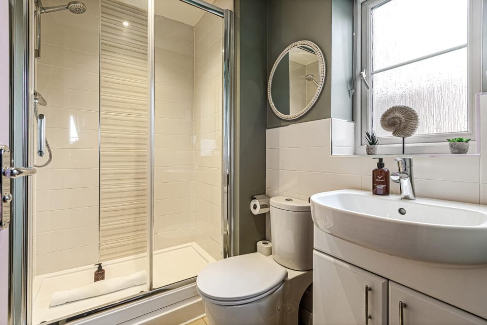 The Seven Residence - Hot tub, 5 min to Bicester Village, Pet friendly House in Cherwell District