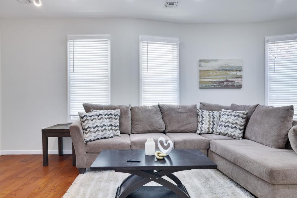 Spacious 4BR Newark Home – Family & Comfort Apartment in Hillside