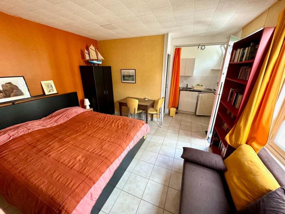 Maison avec jardin proche de la mer 5 à 7 personnes House in St-Malo