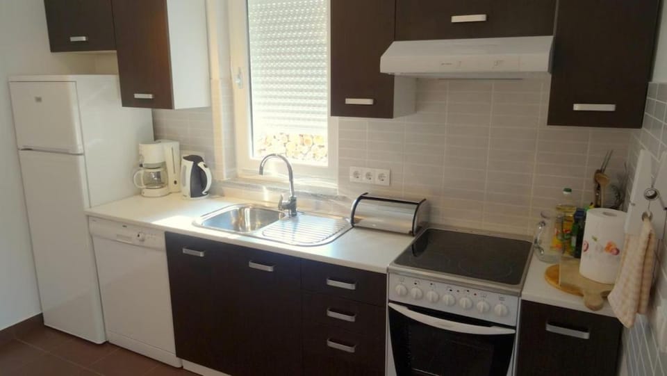 Communal kitchen, kitchen