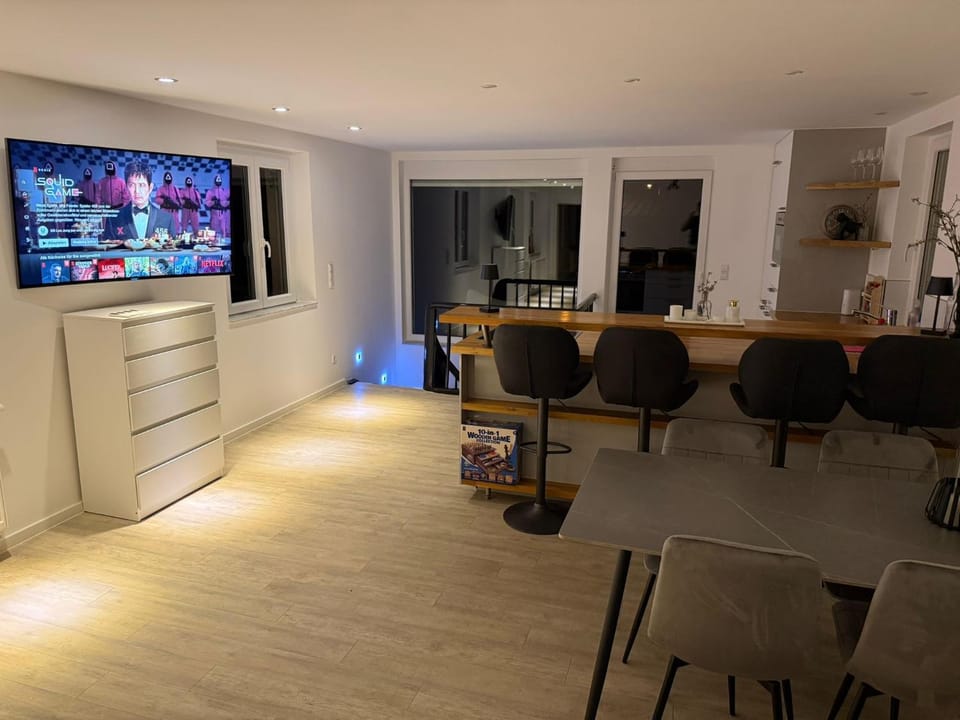 Modernes Einfamilienhaus direkt am Rhein Apartment in Karlsruhe