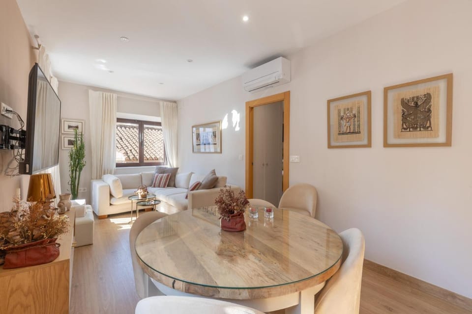 TV and multimedia, Living room, Dining area