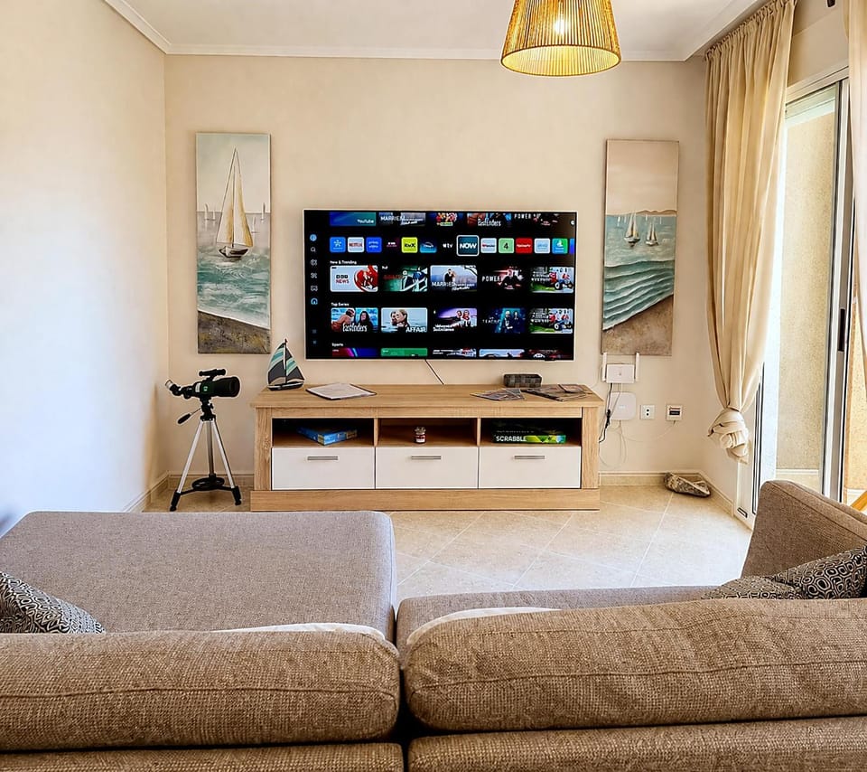 TV and multimedia, Living room, Seating area, Evening entertainment