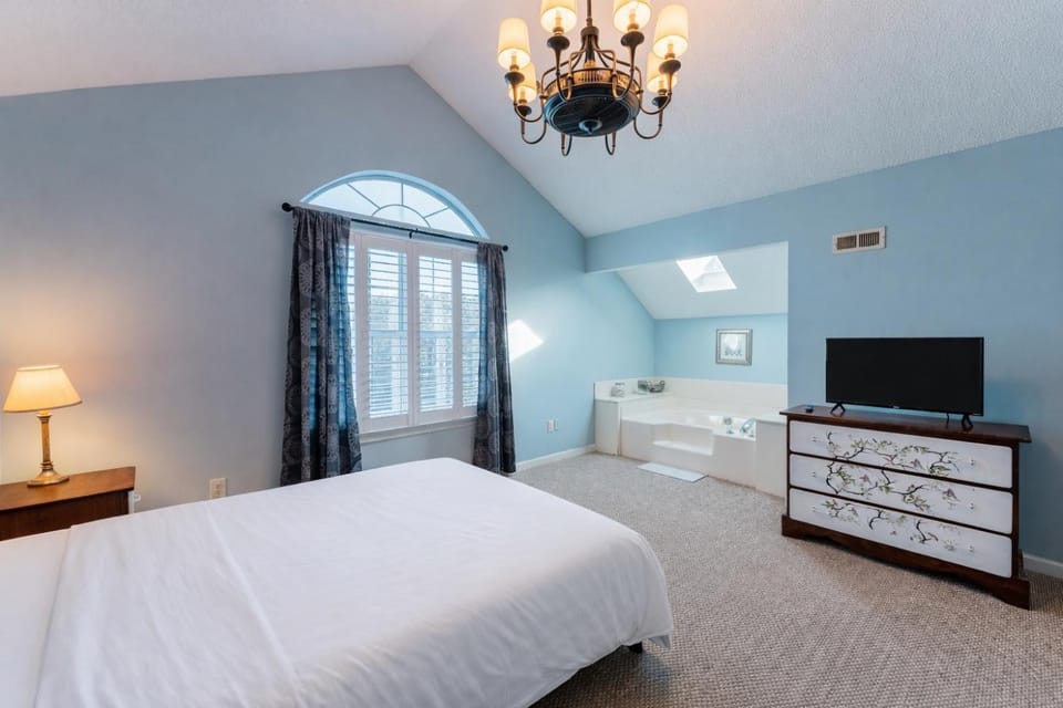Charming 3-Bed Beach House with bathtub & BBQ House in Surfside Beach
