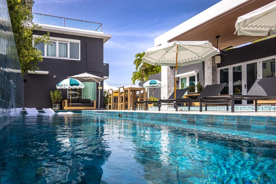 Day, Swimming pool