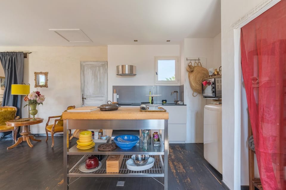 Kitchen or kitchenette, Living room