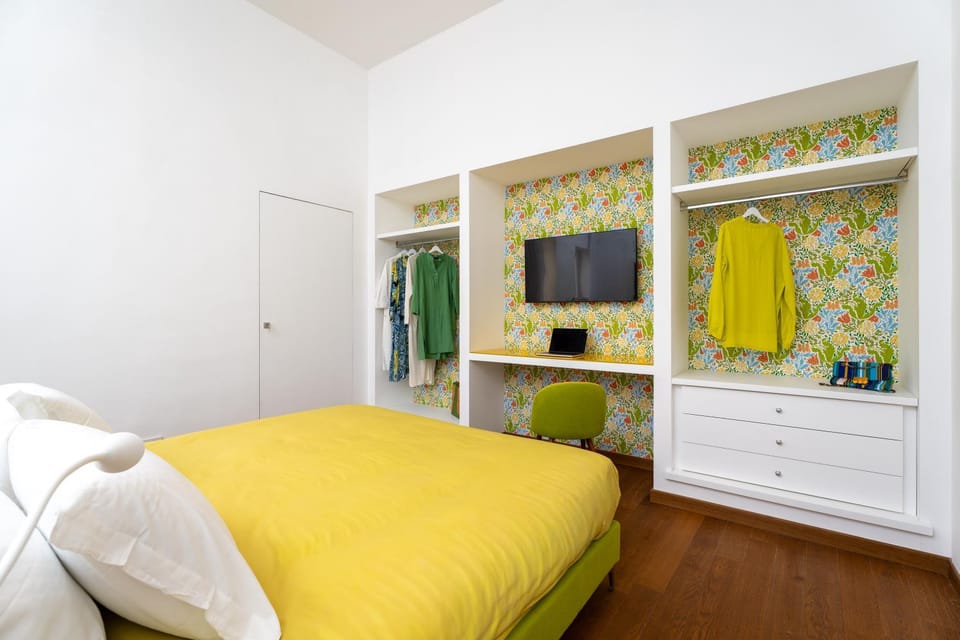 Bed, TV and multimedia, Photo of the whole room, Bedroom, wardrobe