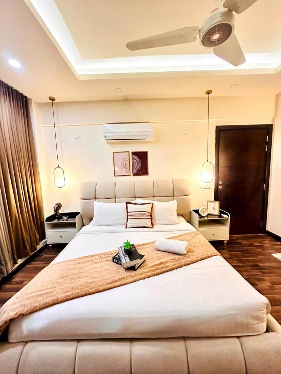 Bed, Photo of the whole room, Bedroom, wardrobe, air conditioner