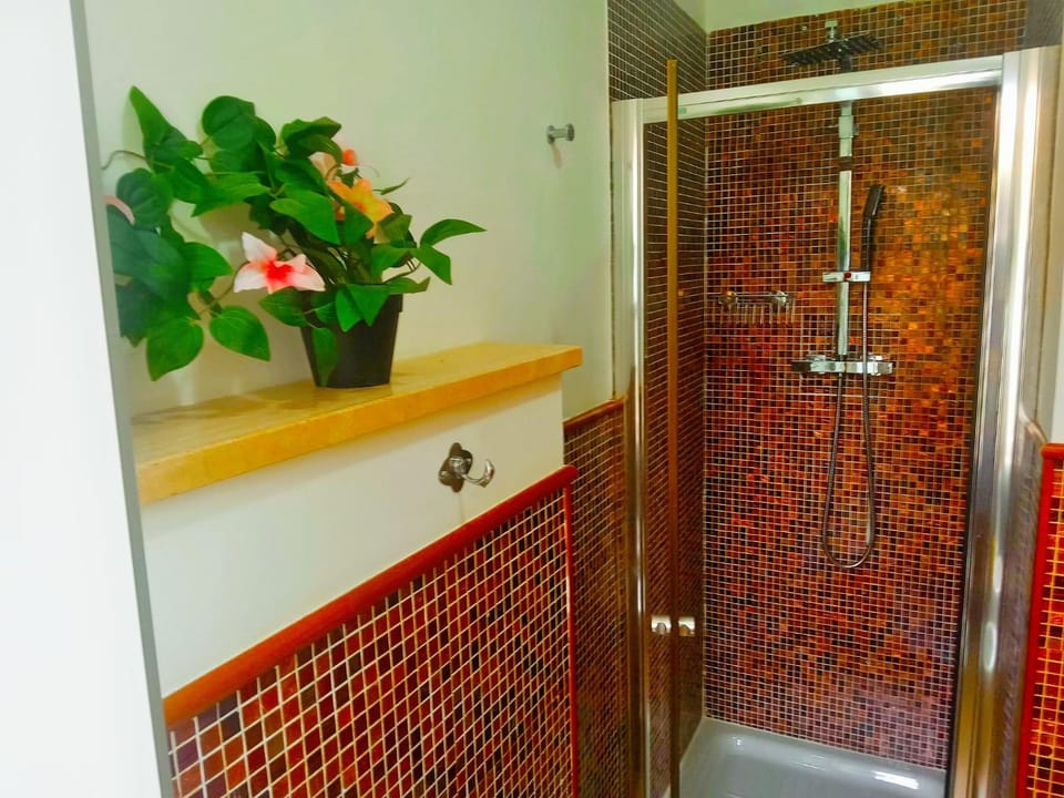 Shower, Bathroom, hair dryier, towels