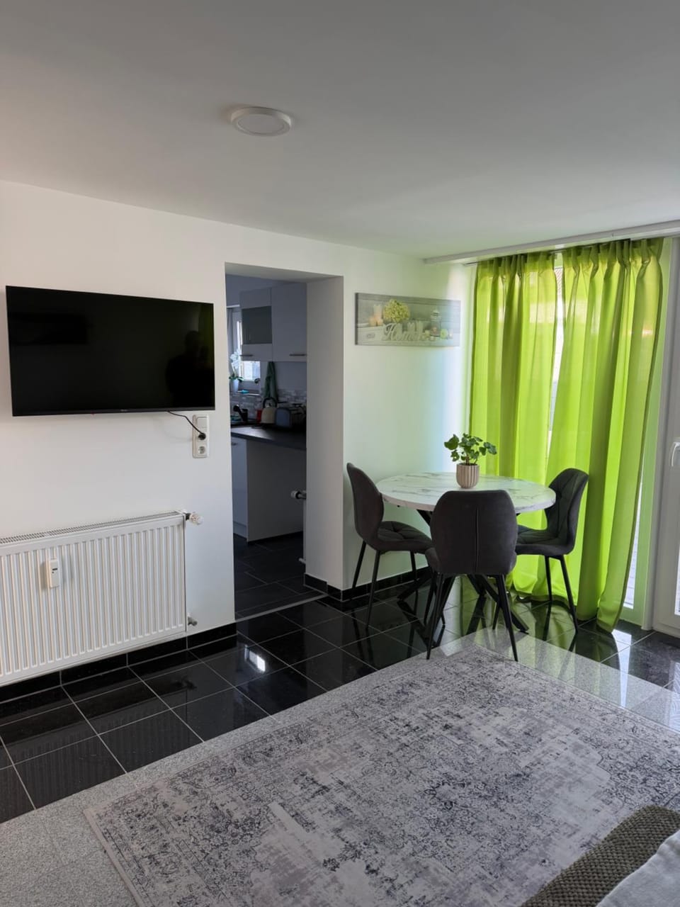 TV and multimedia, Living room, Dining area