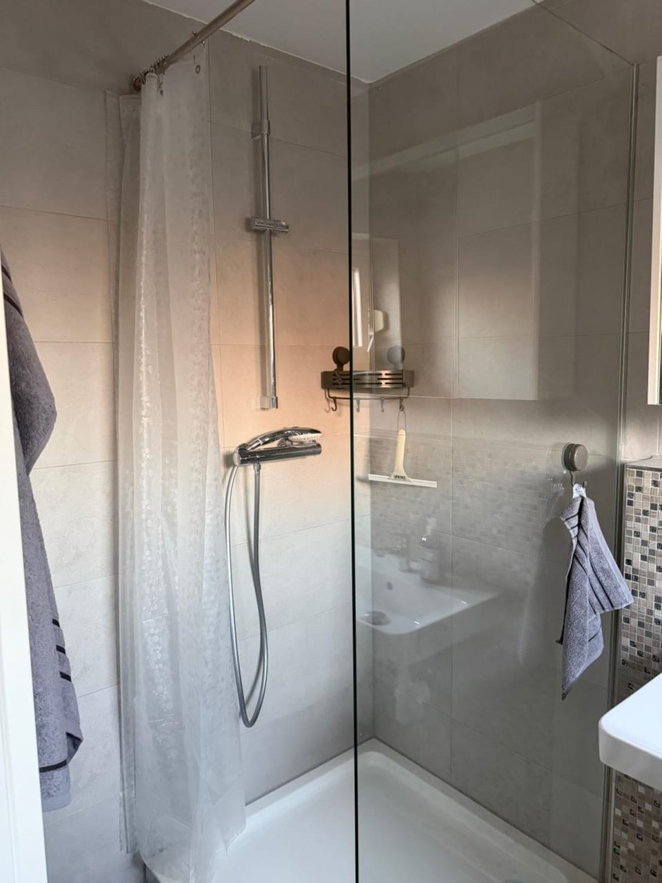 Shower, towels