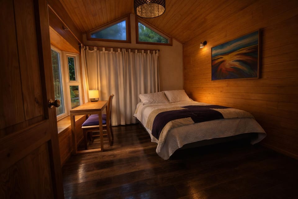Bed, Night, Photo of the whole room, Seating area, Bedroom