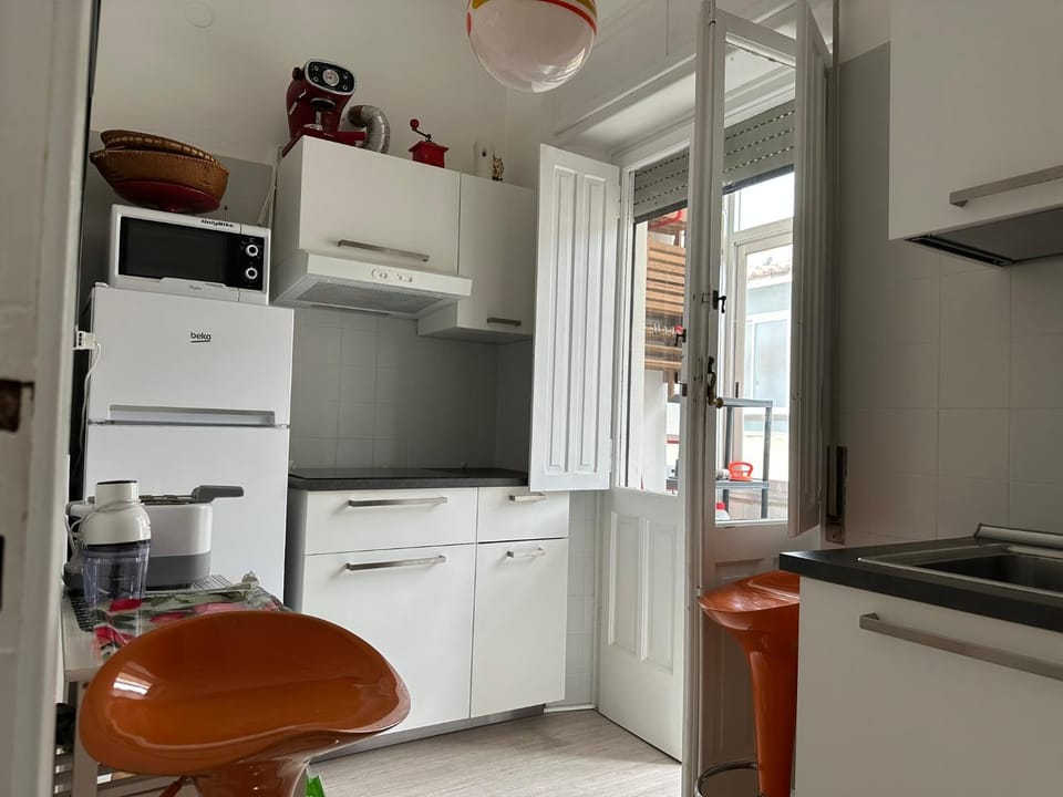 Kitchen or kitchenette, oven, stove