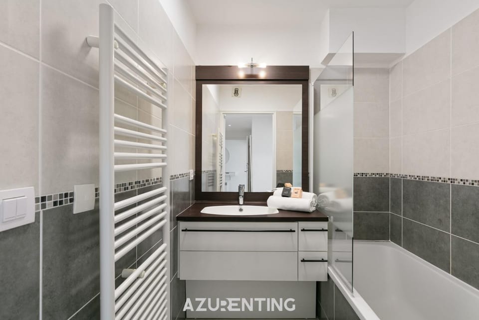 Bathroom, Bath
