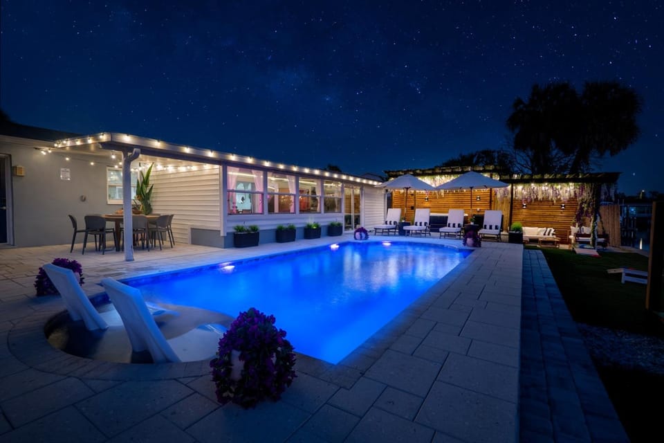 The Don Fully Loaded Waterfront Wellness Country House in Town N Country
