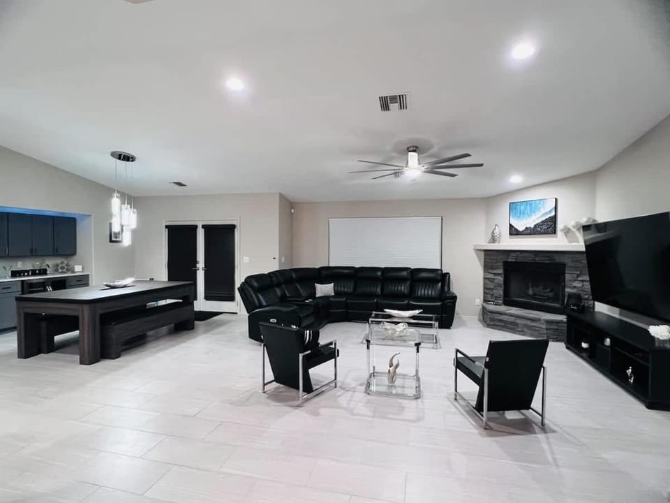 The River's Ace a Luxury River & Lake Pool Oasis House in Bullhead City