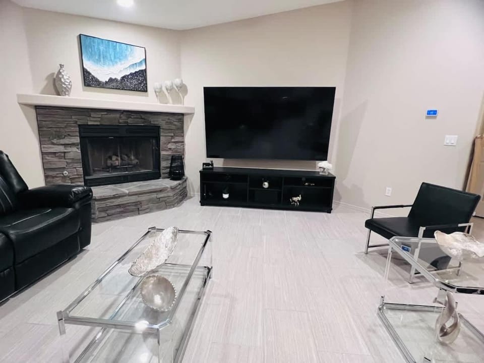 The River's Ace a Luxury River & Lake Pool Oasis House in Bullhead City