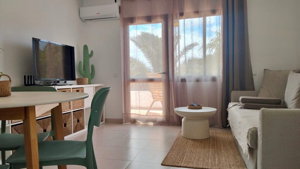 TV and multimedia, Living room, Dining area, air conditioner