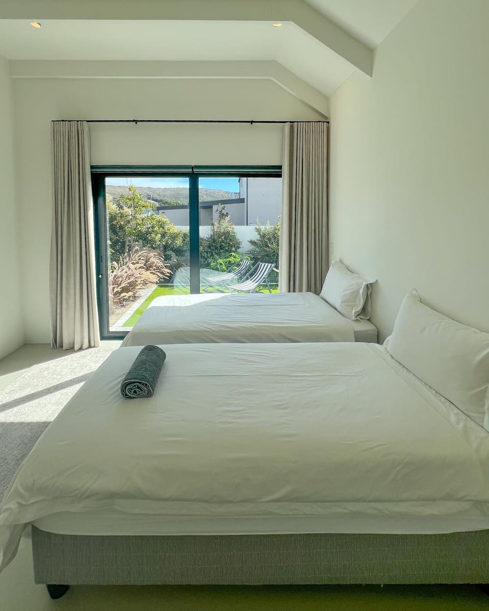 Photo of the whole room, Bedroom, towels